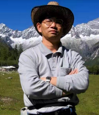郑集思相片