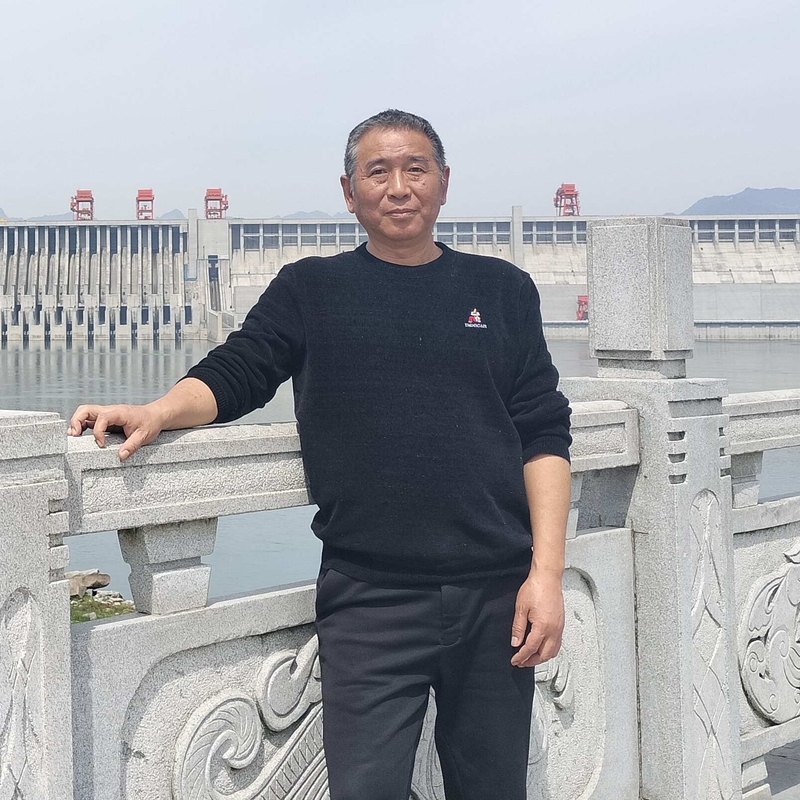 滕建中相片