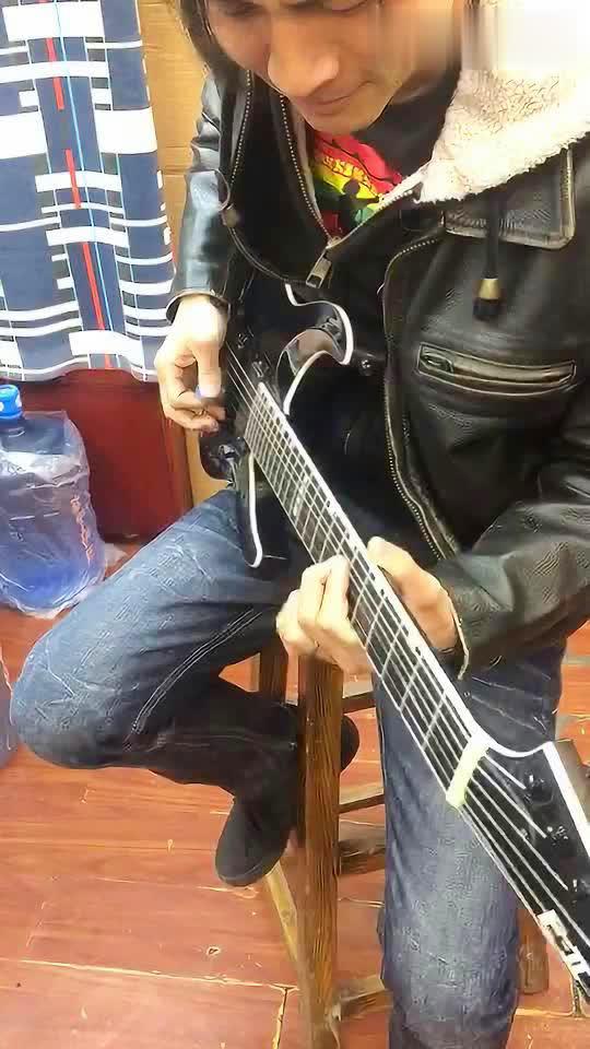 电吉他弹出二胡的味道，哈哈！