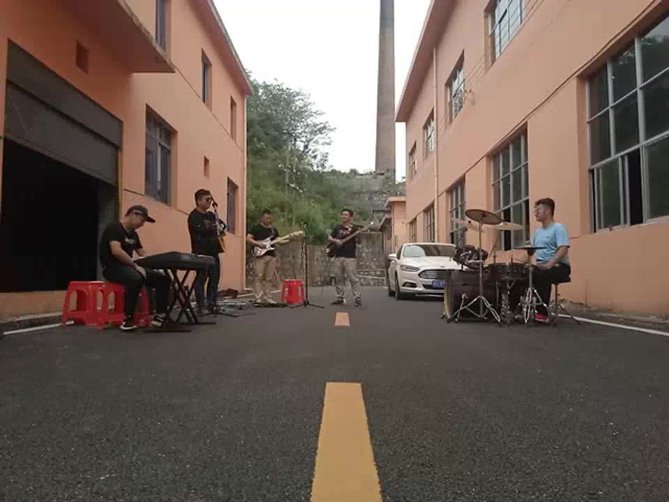公子杨 发布了一个《西湖》乐队排练视频，