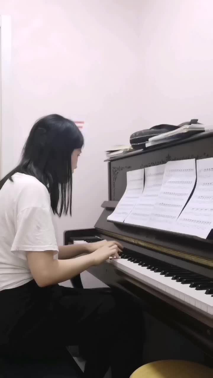 塔雷加《阿尔罕布拉宫的回忆》
盈盈大笑 发