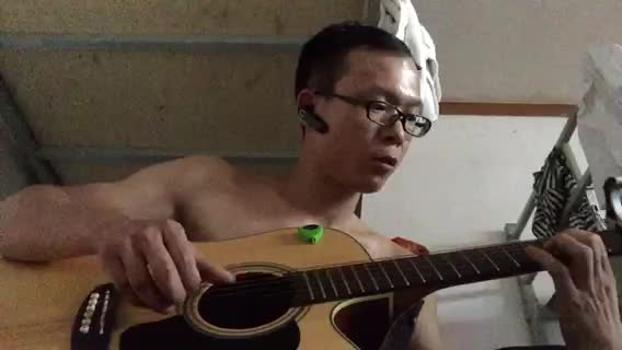 指弹美丽的神话，大家好，我在玩卡拉吉他，