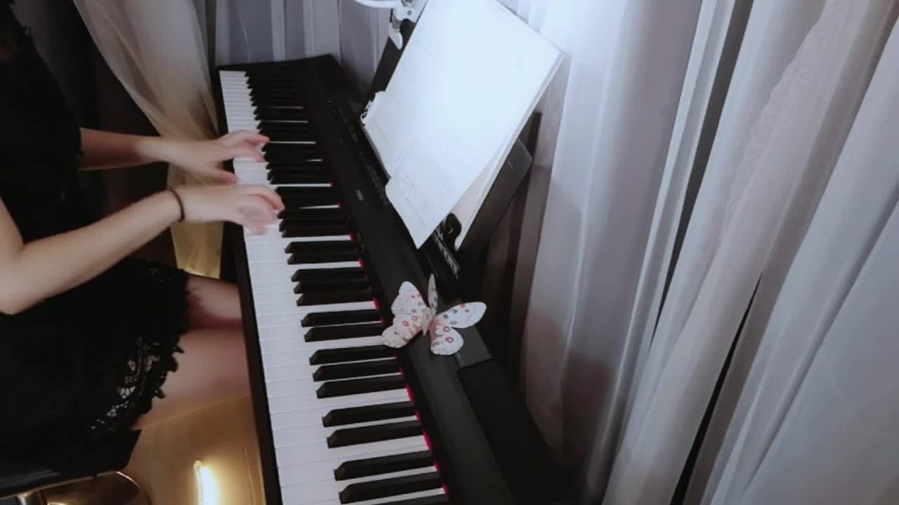 《天使的翅膀》我会找个天使替我去爱你。。。