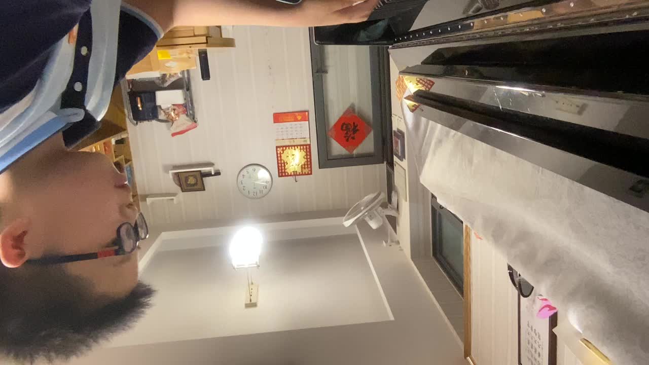 小学生e2ghost 发布了一个钢琴弹奏视频，欢