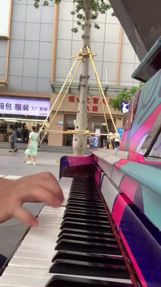 街头钢琴随手弹《情人》…相关乐谱在这里：