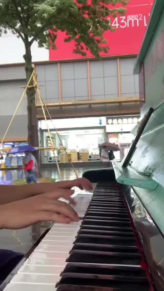 雨中街头随手弹黄阅《折子戏》…🌧️相关乐