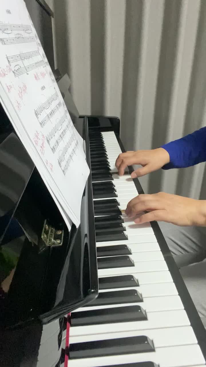 晶晶亮 发布了一个钢琴弹奏视频，欢迎来围观