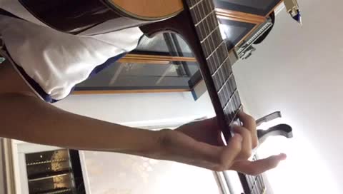 celibacy123 发布了一个吉他弹