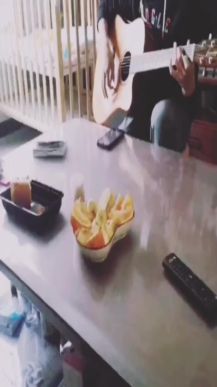 只是一小段，小王爱扫弦 发布了一个吉他弹奏