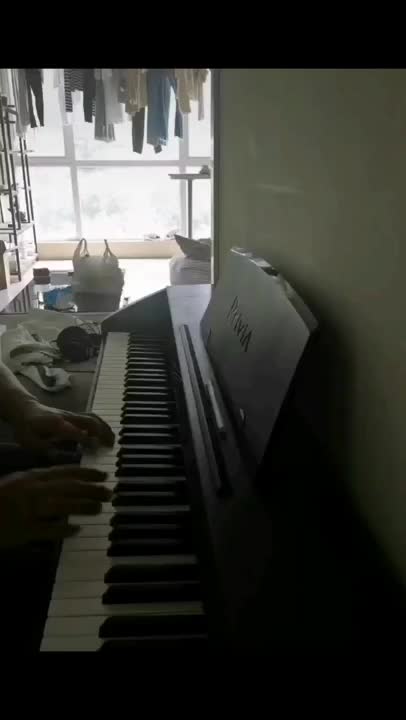 我是零基础，从没摸过钢琴，小时候学过几年