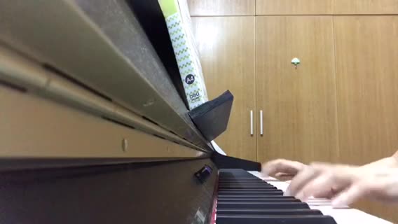 Gillian1182 发布了一个钢琴弹